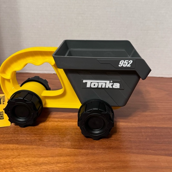 Tonka Sand Dumper Toy Dump Truck Rolling Wheels Functioning Dump Construction - Picture 7 of 10